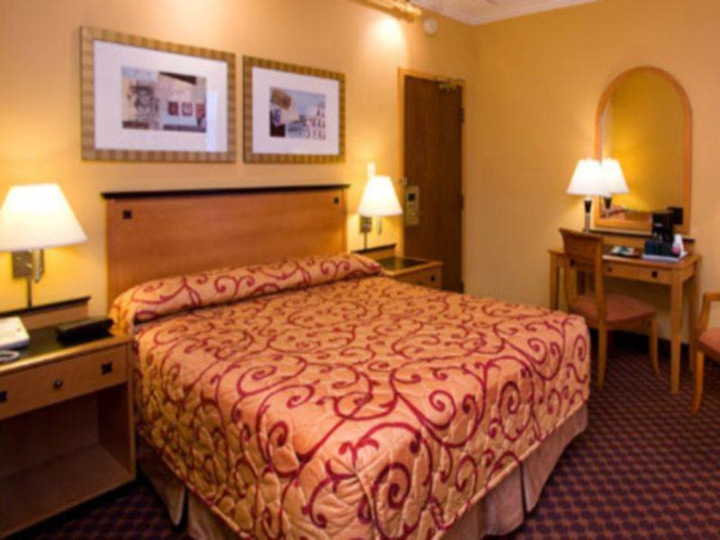 Howard Johnson By Wyndham Vancouver Downtown 外观 照片