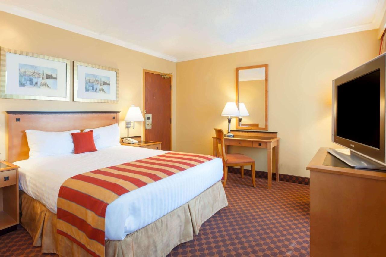 Howard Johnson By Wyndham Vancouver Downtown 外观 照片