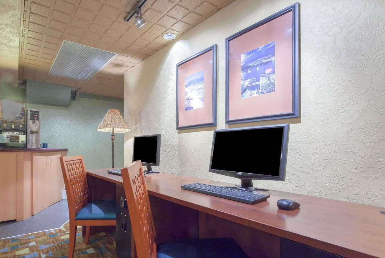 Howard Johnson By Wyndham Vancouver Downtown 外观 照片